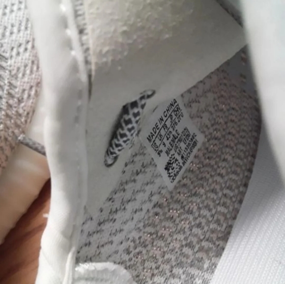 ***SOLD***Yeezy Boost 350 v2 Static Reflective - Picture 6 of 8